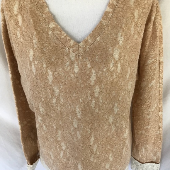 🛍 Kut From The Kloth V neck top size M - Picture 2 of 5